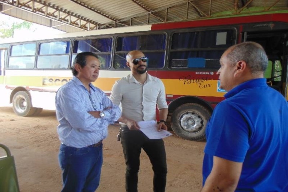 Vereadores elogiam medida da Secretaria de Educação em reduzir idade de ônibus do transporte escolar