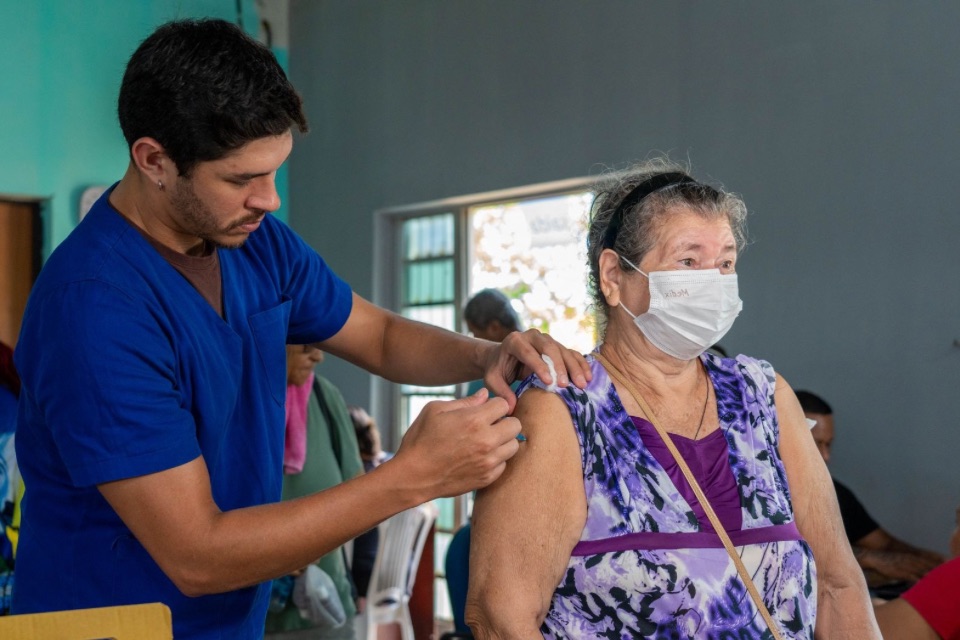 Prefeitura realiza vacinação itinerante para impedir avanço do vírus Influenza na capital