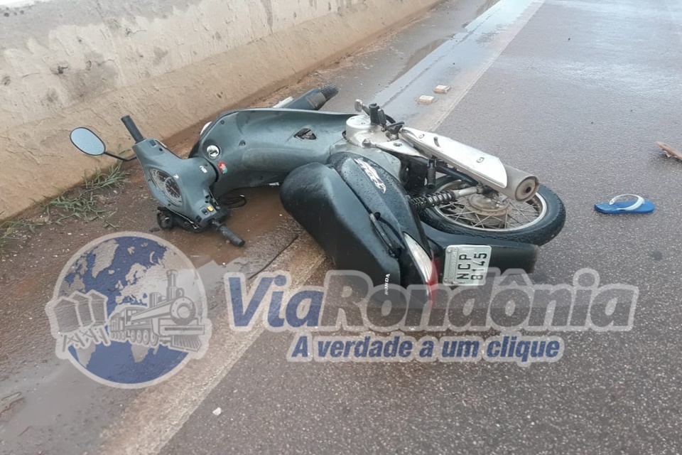 Casal perde controle da motocicleta e acaba batendo na mureta na BR-364