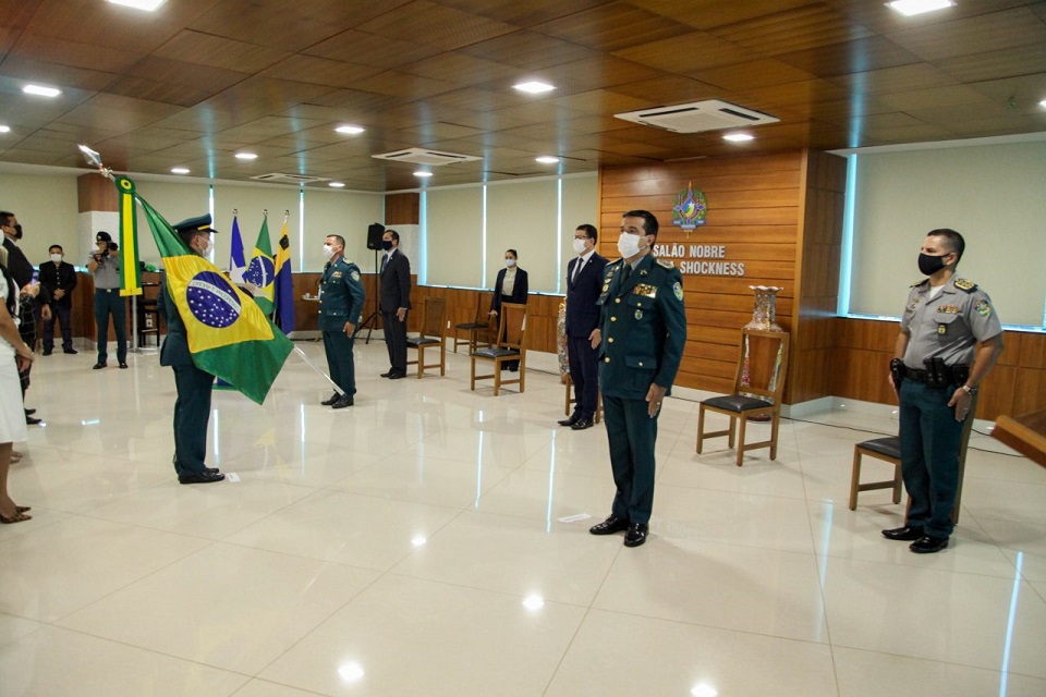 Coronel Almeida assume o comando da Polícia Militar e recebe do governador desejo de sucesso na nova missão