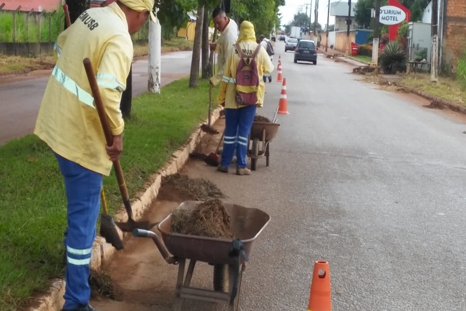 Prefeitura conclui limpeza da avenida Mamoré na zona Leste de Porto Velho