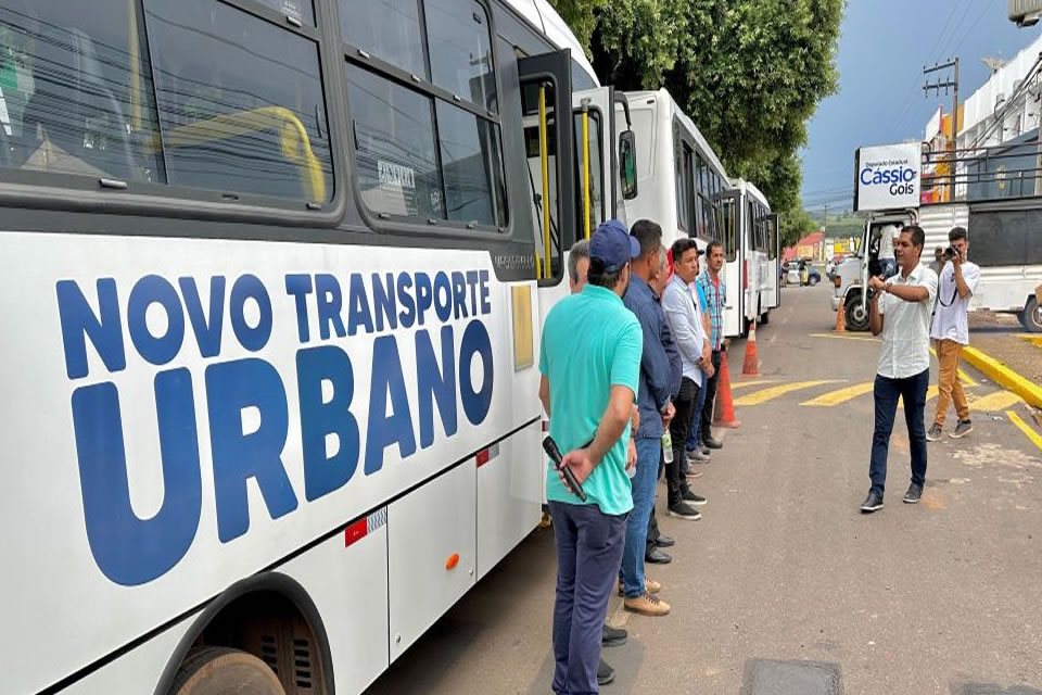 Cássio Gois destaca entrega de ônibus novos e tarifa zero em Cacoal