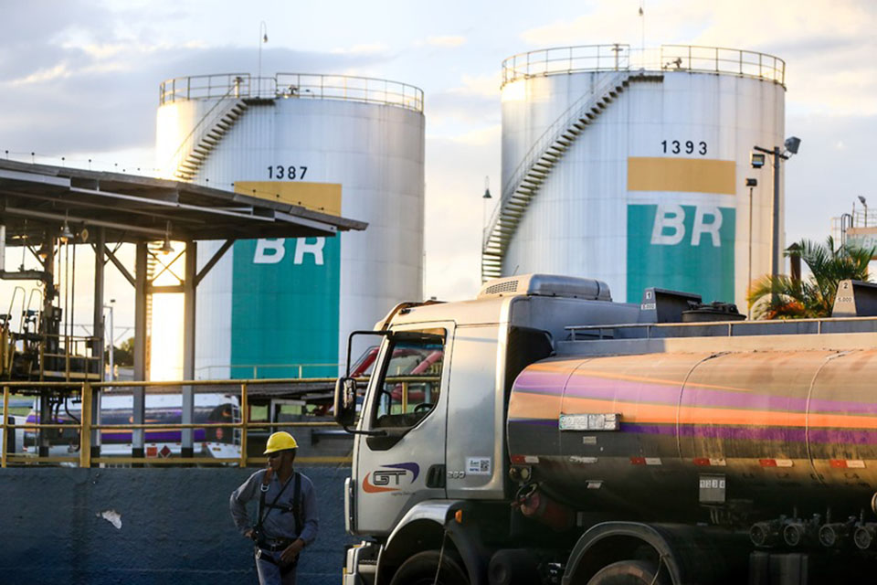 Governo anuncia linha de crédito de R$ 30 mil a caminhoneiros