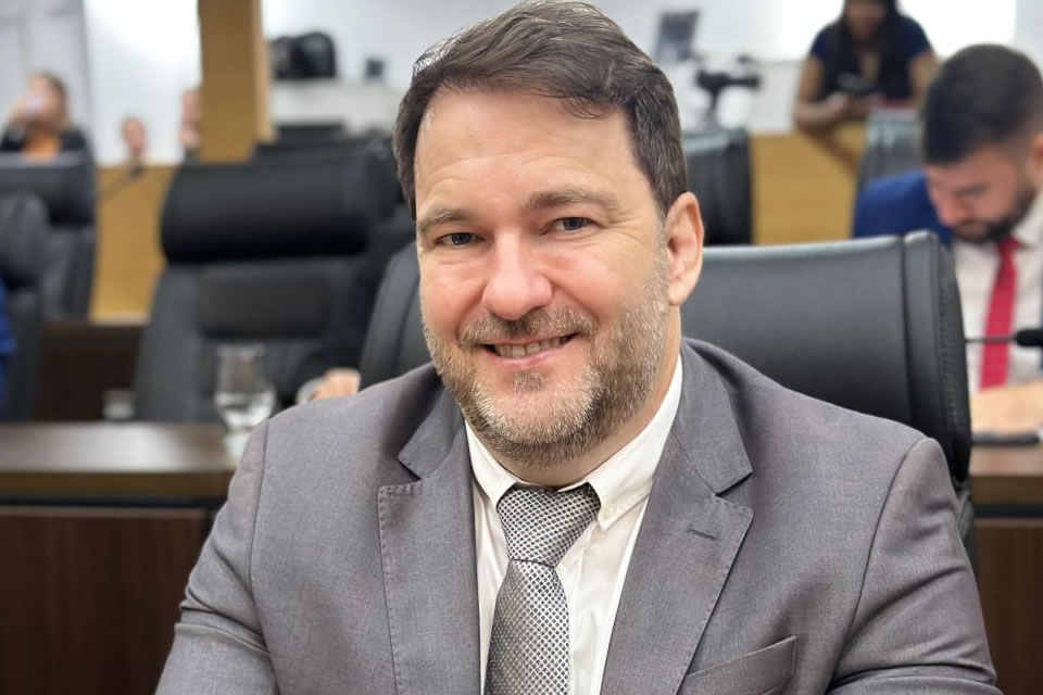 Deputado Alex Redano comemora convênio de R$ 9 milhões para asfalto em Ariquemes