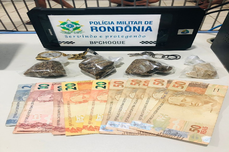 Com o abordado haviam ainda a quantia de R$ 347,00 (trezentos e quarenta e sete reais).