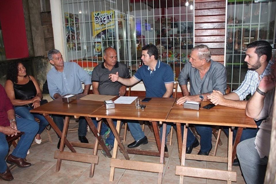 Adelino Follador discute transporte escolar para alunos do Ifro de Ariquemes