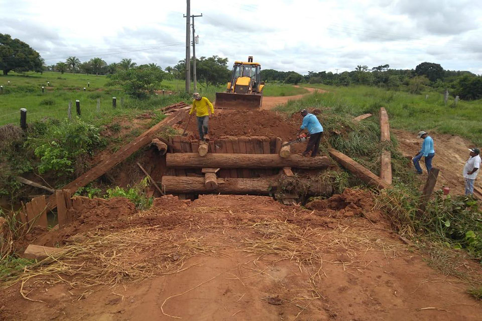 Atendendo pedido do presidente da Câmara, Semosp recupera ponte na linha 176