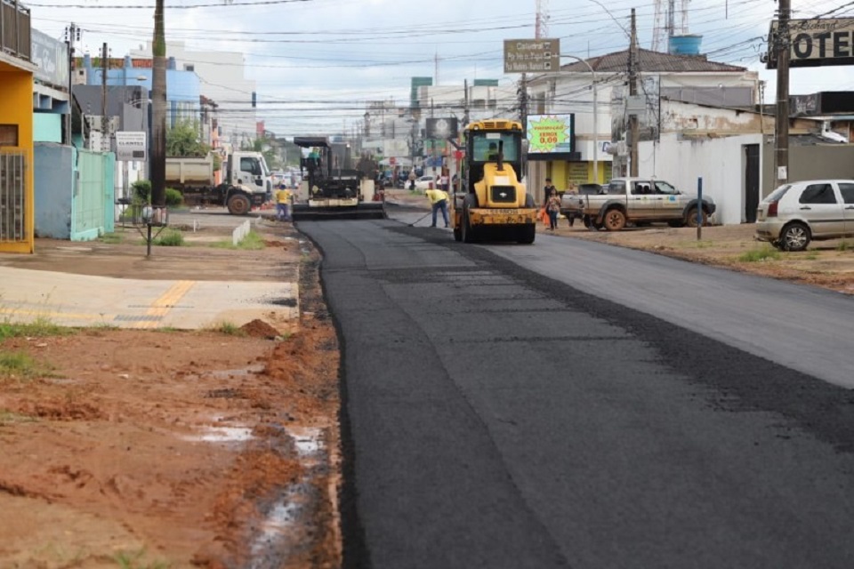 Prefeitura continua realizando serviços de infraestrutura em vários bairros da capital