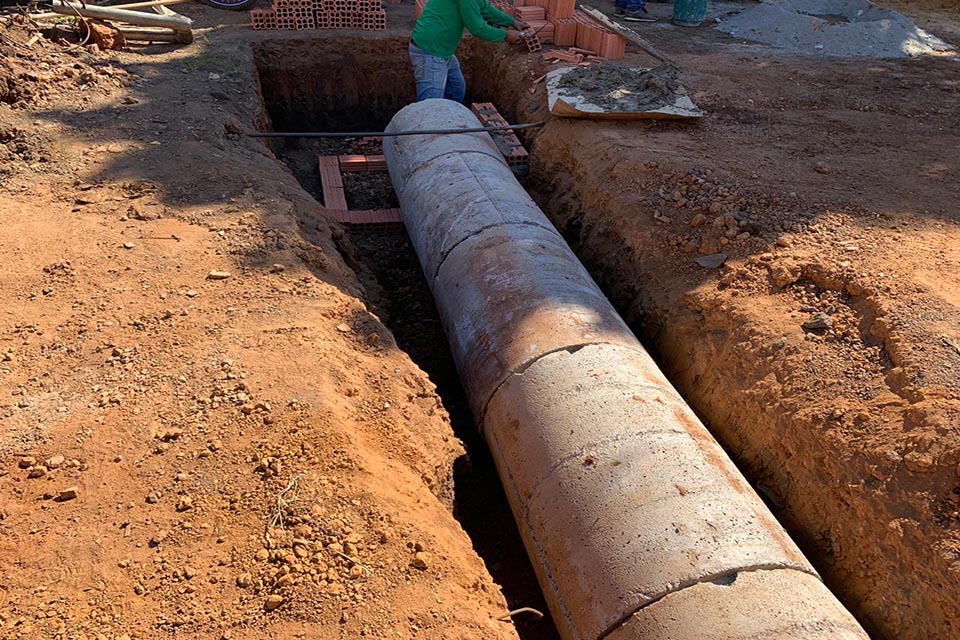 Prefeitura realiza obras de drenagem no bairro Mariana