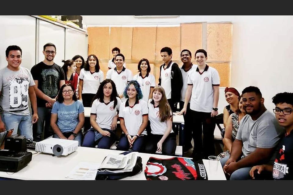 Deputado Anderson entrega Voto de Louvor a integrantes do projeto Com-Vida da Escola Murilo Braga