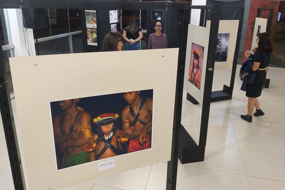 Última semana: exposição fotográfica na Fundação com imagens de Nambiquaras tem entrada franca