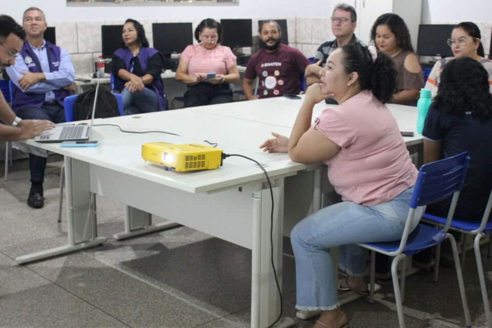 Professores que atuam no projeto Estudante Auditor em Porto Velho participam de formação continuada