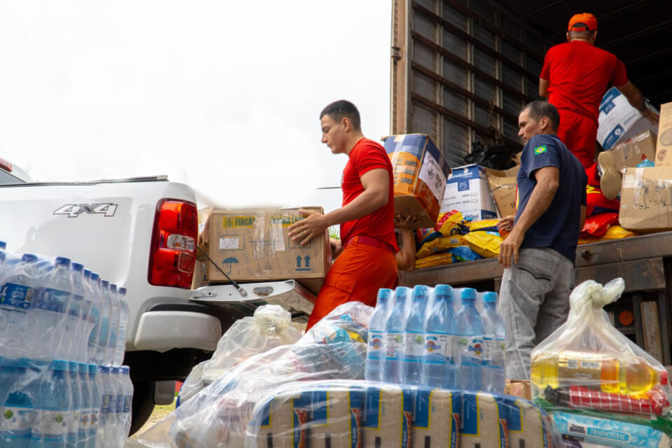 Campanha humanitária do Governo de RO coleta arrecadações nos municípios e segue para o RS