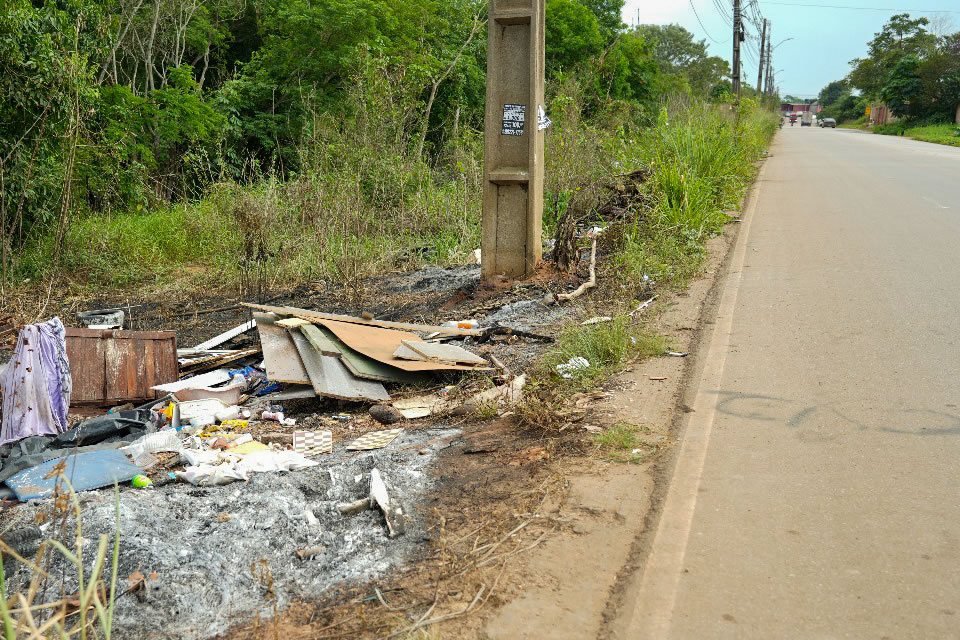 Prefeitura notifica infrator por jogar lixo em via pública em Porto Velho