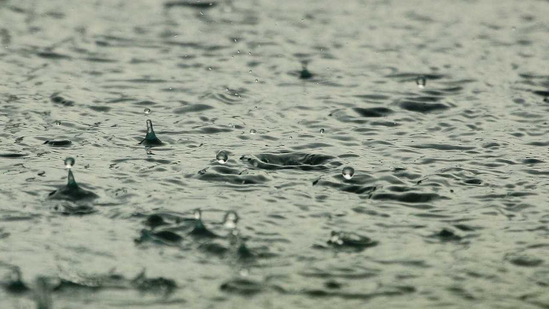 Chuva causa deslizamentos de terra em Petrópolis, no Rio