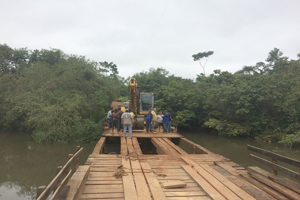 Ponte é recuperada em ação conjunta da comunidade rural com a Semagric