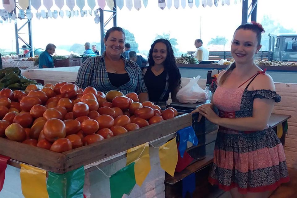 Festas agostinas em feiras de Vilhena atraem clientes e agradam feirantes