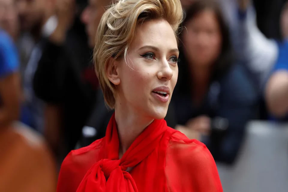 Scarlett Johansson se torna atriz de maior bilheteria de Hollywood com novo filme