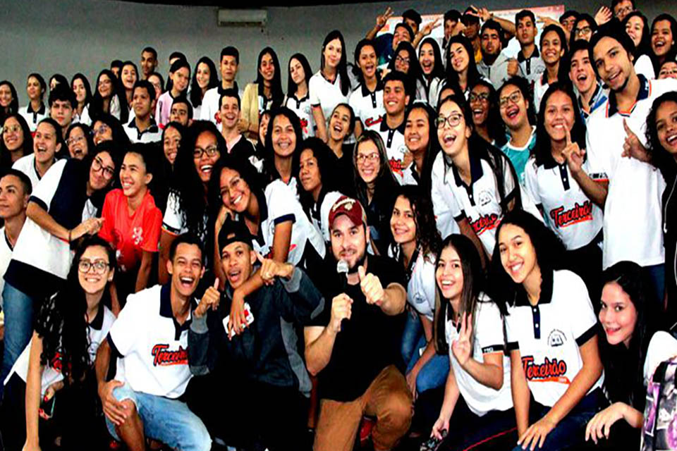 Alunos de escolas públicas participam de aulão gratuito para o Enem 2019 em Porto Velho