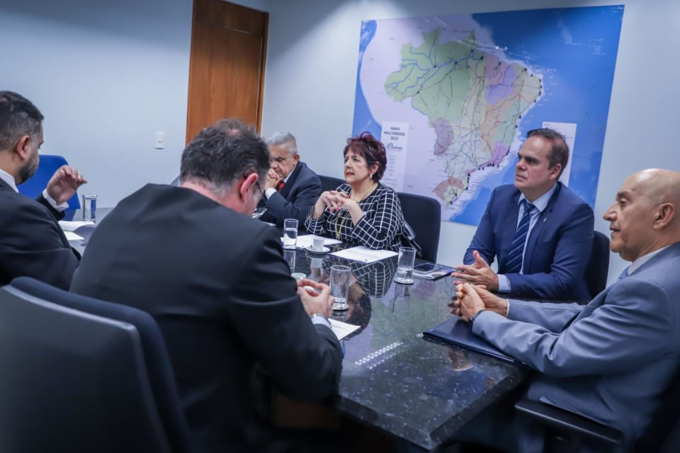 Alan Queiroz articula reunião com ex-empregados da Ceron e senador Confúcio Moura para tratar da transposição para os quadros da União