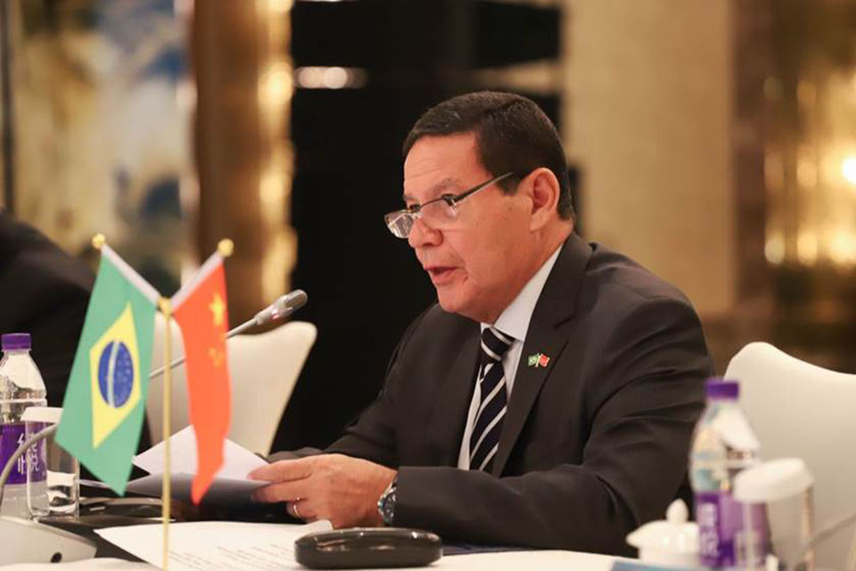 Brasil e China concordaram em reforçar intercâmbios, diz Mourão