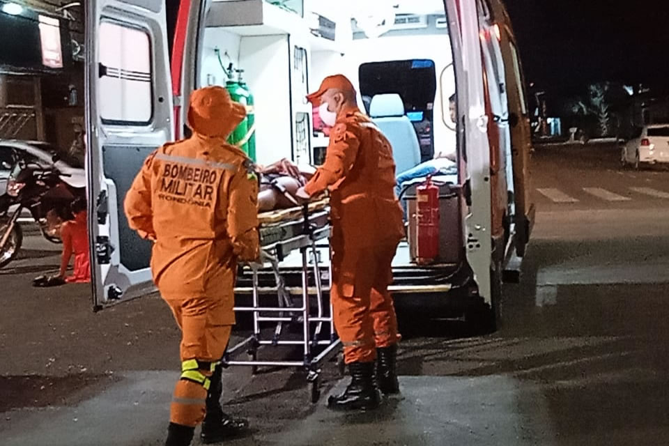 Duas crianças e uma mulher ficam feridas em acidente entre ônibus e moto