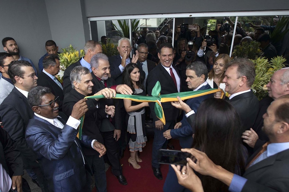 Deputado Luizinho Goebel participa de inauguração da nova sede do Poder Legislativo 