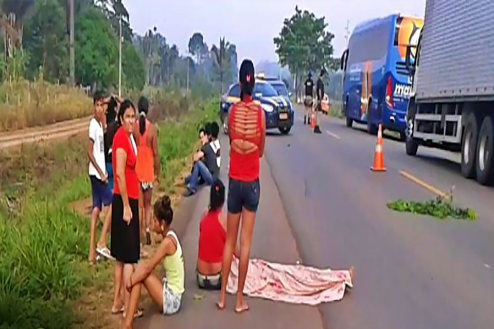 Mãe salva filha que tentava se matar, mas acaba morrendo atropelada