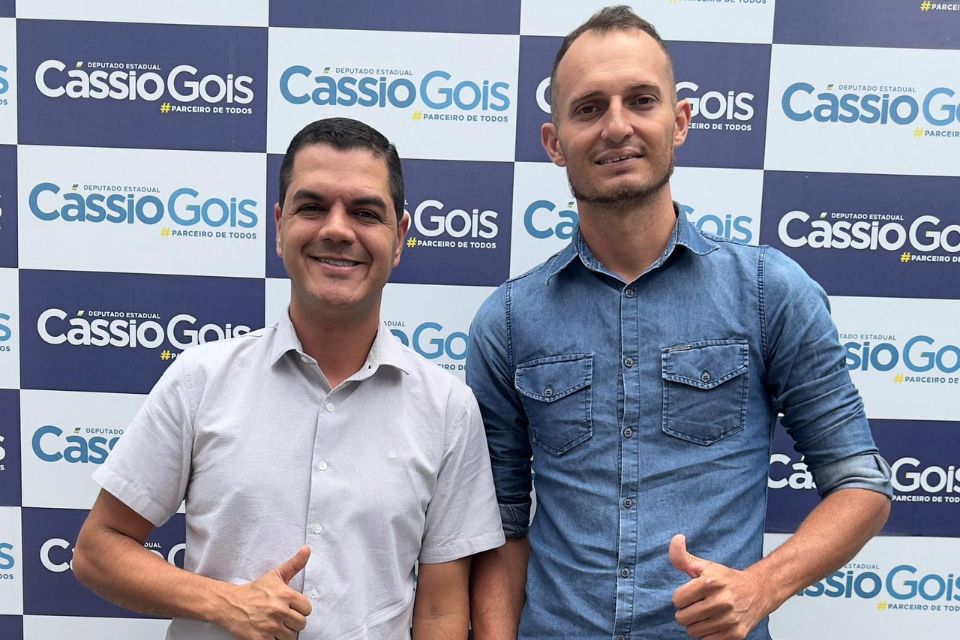Deputado Cássio Gois destina R$ 650 mil para Castanheiras adquirir escavadeira hidráulica