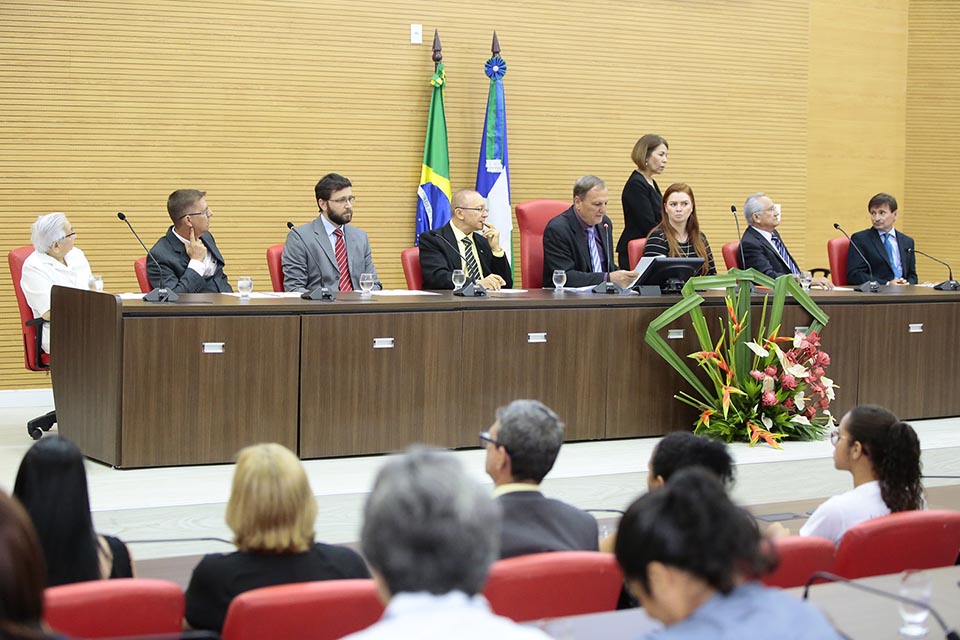 Deputado Adelino Follador entrega título de cidadão a juízes e voto de louvor ao Instituto Laura Vicuña