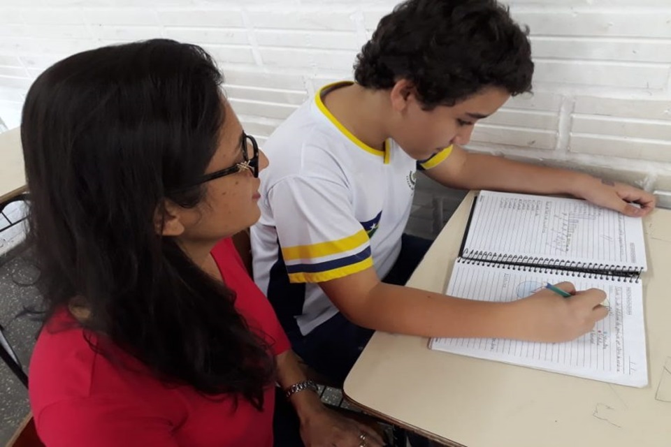 Aluno premiado com medalha de ouro na Olimpíada de Matemática se diz motivado a continuar estudando