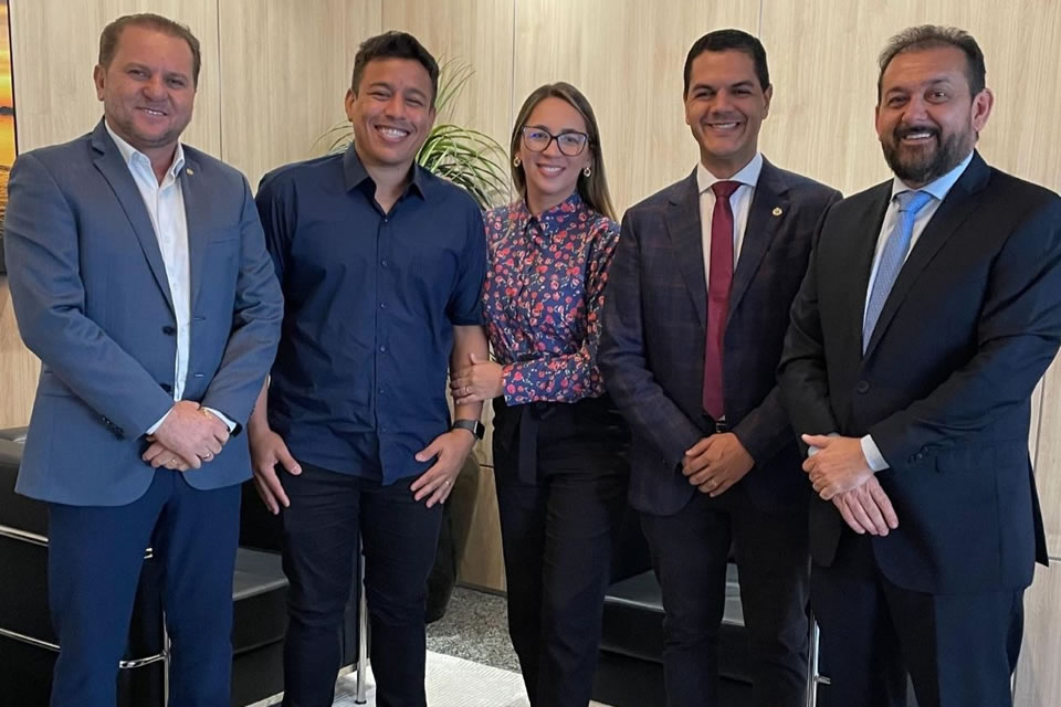 Prefeito Adailton Furia é recebido na Assembleia e reforça parceria com deputados estaduais