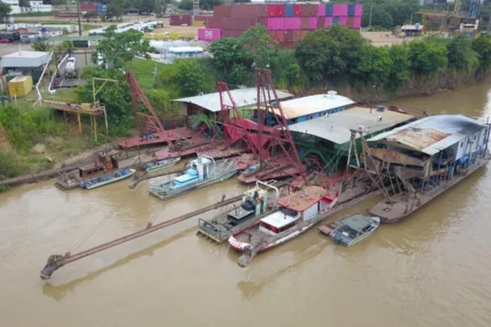 Polícia Militar Ambiental prende 10 pessoas em operação conjunta; 12 dragas foram encontradas e apreendidas em Porto Velho