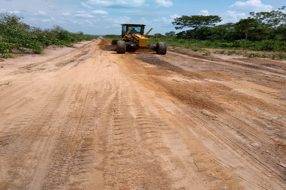 40 km de estradas são recuperadas na região da Farinheira, em Vilhena