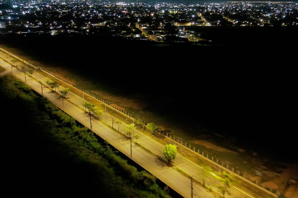 Prefeitura entrega primeira etapa da iluminação da avenida Guaporé, em Porto Velho